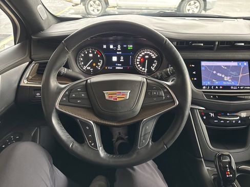 Used 2022 Cadillac XT5 Premium Luxury image 11
