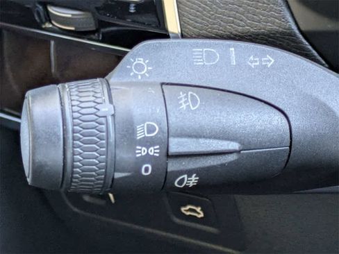 Used 2016 Volvo XC90 T6 Momentum w/ Momentum Plus Package image 37