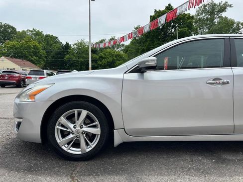 Used 2015 Nissan Altima 2.5 SL w/ Moonroof Package FWD image 9