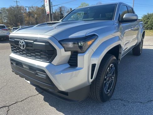 Certified 2025 Toyota Tacoma TRD Sport image 4
