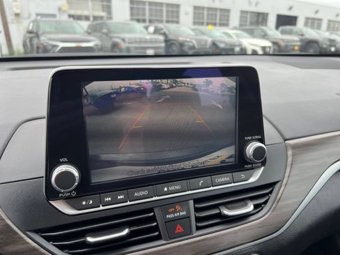 Used 2025 Nissan Altima 2.5 SV FWD image 27