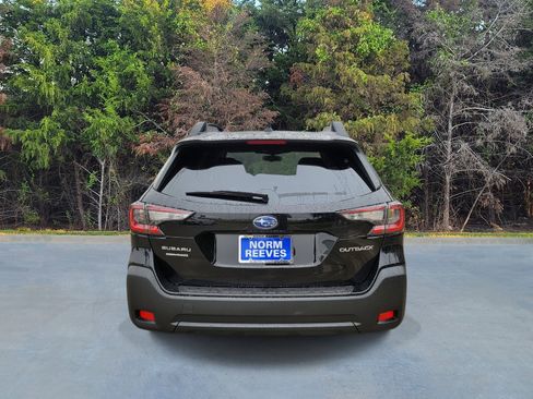 Used 2025 Subaru Outback Premium image 17