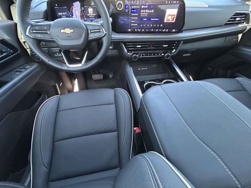 Used 2025 Chevrolet Tahoe Premier AWD/4WD image 17