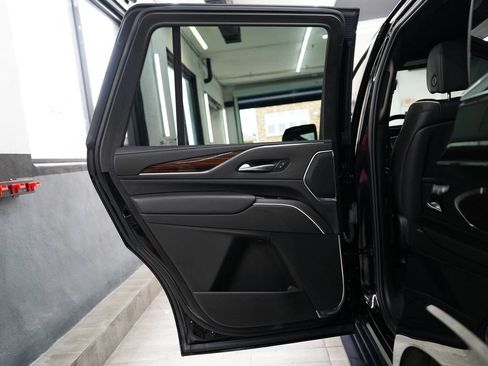 Used 2023 Cadillac Escalade Premium Luxury AWD/4WD image 13