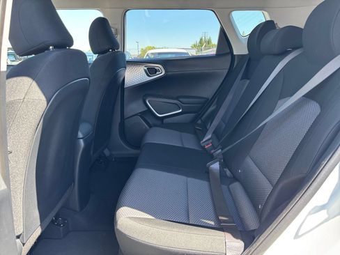 Used 2025 Kia Soul LX w/ LX Technology Package FWD image 21