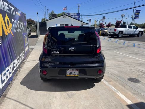 Used 2018 Kia Soul FWD image 3
