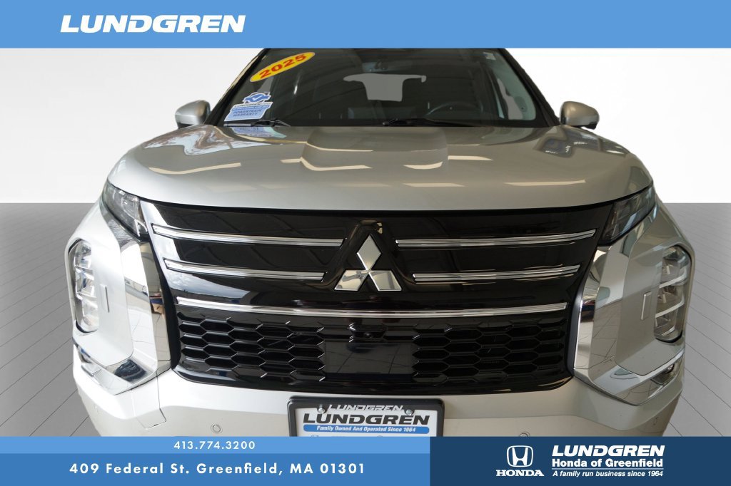 Used 2025 Mitsubishi Outlander AWD image 36