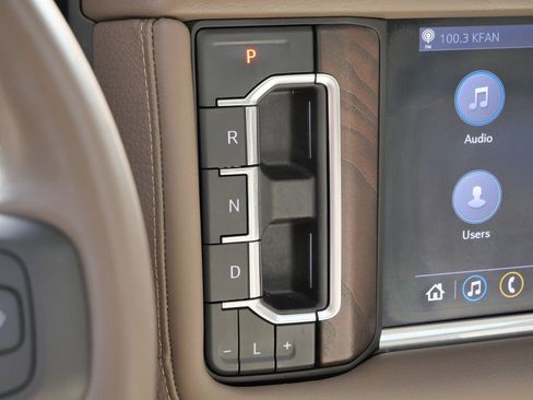 Used 2021 GMC Yukon Denali w/ Denali Premium Package image 23