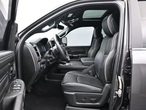 Used 2024 RAM 2500 Limited AWD/4WD image 9