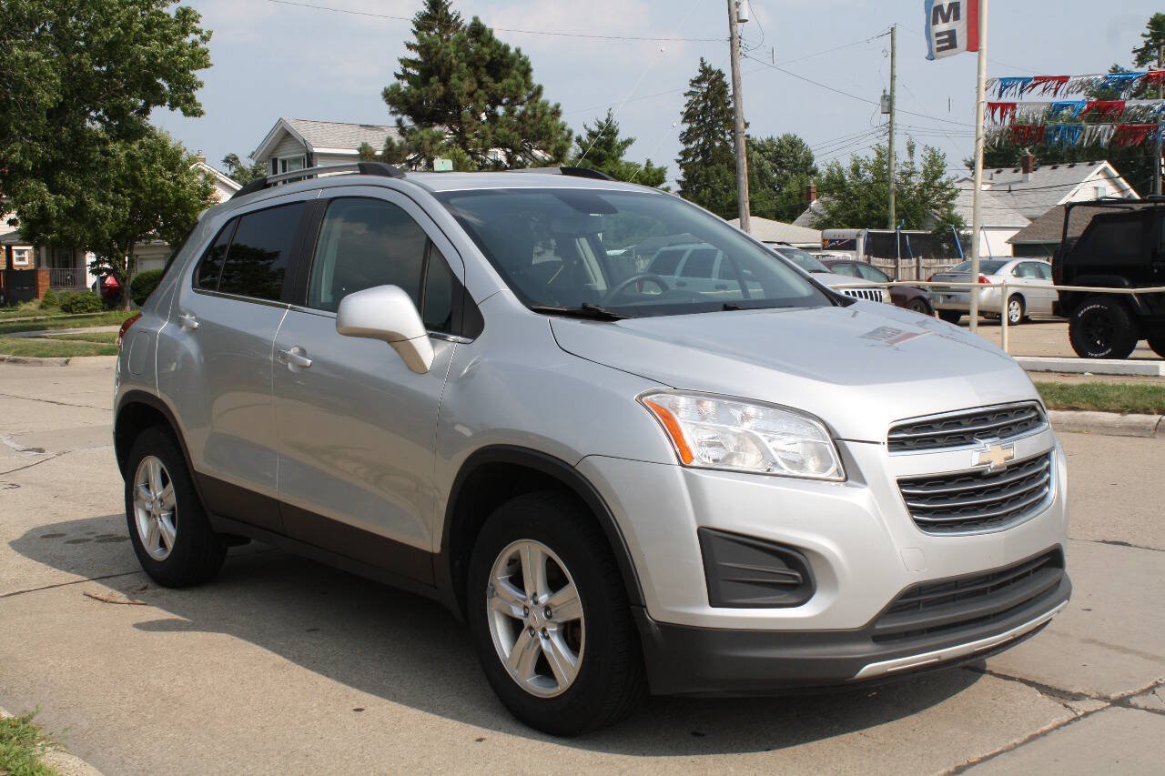 Used 2015 Chevrolet Trax LT w/ LT Sun and Sound Package AWD/4WD image 4