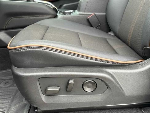 Used 2024 GMC Canyon AT4 w/ Technology Package image 15