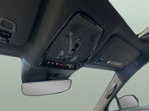 New 2026 Cadillac Lyriq V image 21