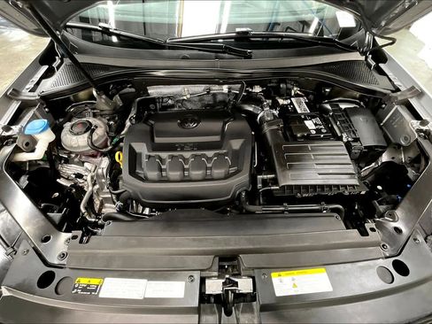 Used 2021 Volkswagen Tiguan SE image 12