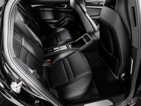 Used 2019 Porsche Panamera image 39