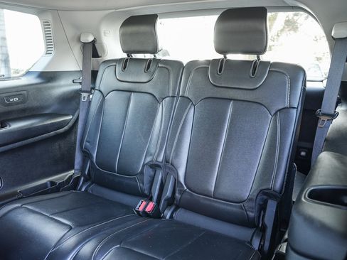 Used 2023 Jeep Grand Cherokee L Limited image 19