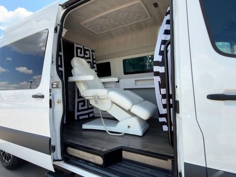 Used 2023 Mercedes-Benz Sprinter 2500 image 18