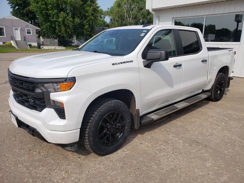 Used 2022 Chevrolet Silverado 1500 Custom w/ LPO, Dark Essentials Package AWD/4WD image 1