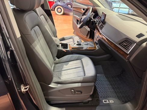 Used 2020 Audi Q5 2.0T Premium w/ Convenience Package image 22