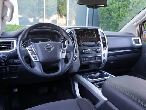 Used 2021 Nissan Titan SV w/ SV Convenience Package RWD image 5
