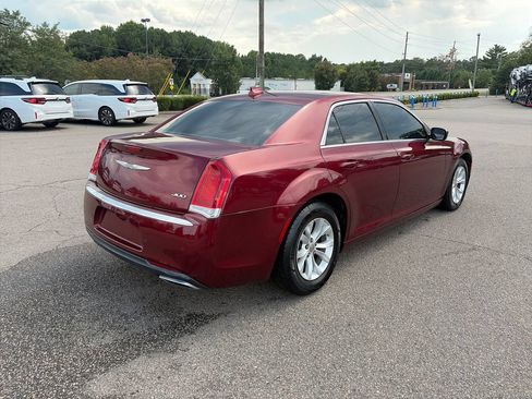 Used 2016 Chrysler 300 Limited RWD image 5