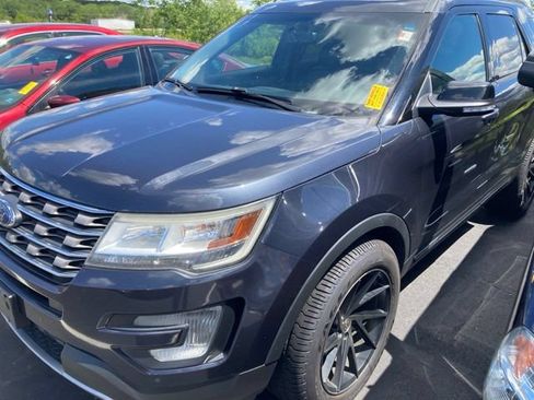 Used 2017 Ford Explorer XLT w/ Equipment Group 202A AWD/4WD image 3