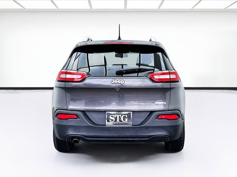 Used 2017 Jeep Cherokee Latitude image 5