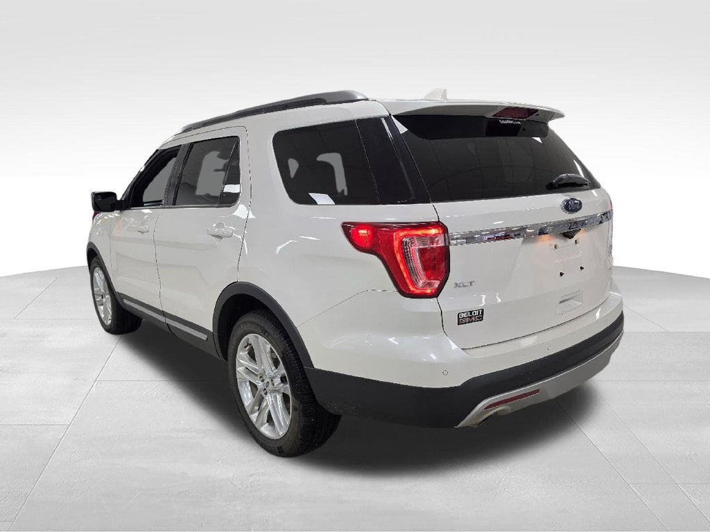 Used 2017 Ford Explorer XLT w/ Equipment Group 202A AWD/4WD image 10