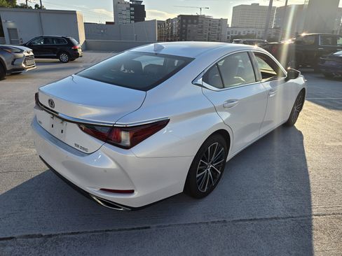 Used 2023 Lexus ES 350 w/ Premium Package FWD image 5