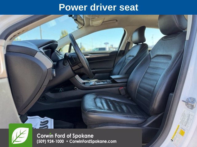 Used 2017 Ford Fusion SE AWD/4WD image 2