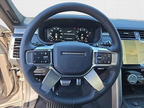 New 2025 Land Rover Discovery Dynamic SE AWD/4WD image 18