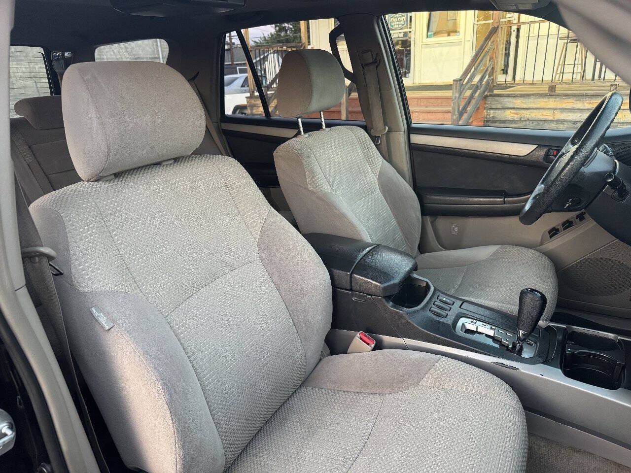 Used 2005 Toyota 4Runner SR5 AWD/4WD image 12