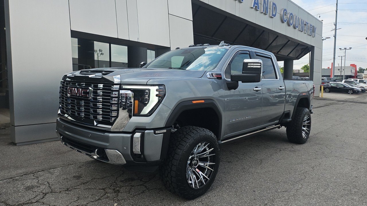 Used 2024 GMC Sierra 2500 Denali w/ Denali Reserve Package AWD/4WD image 8