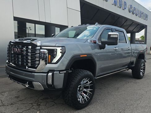 Used 2024 GMC Sierra 2500 Denali w/ Denali Reserve Package AWD/4WD image 8