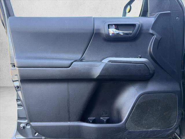 Used 2020 Toyota Tacoma TRD Off-Road AWD/4WD image 10