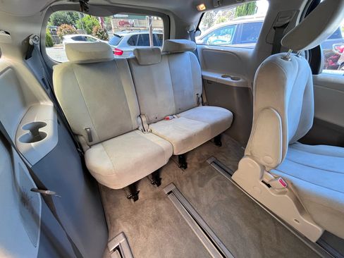 Used 2012 Toyota Sienna FWD image 14