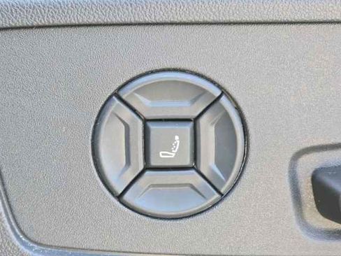 New 2025 Audi SQ5 Prestige image 13