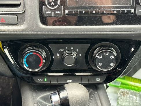 Used 2016 Honda HR-V LX image 28