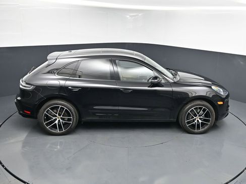 Used 2025 Porsche Macan AWD/4WD image 17