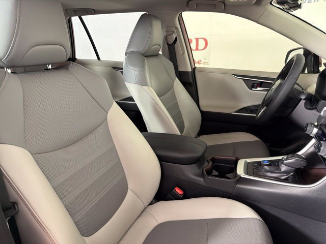 Used 2019 Toyota RAV4 Limited w/ Limited Grade Weather Package AWD/4WD image 28