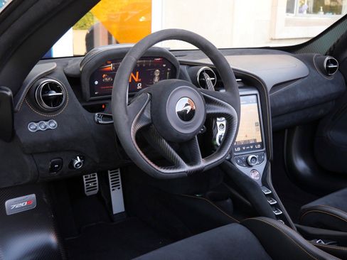 Used 2023 McLaren 720S Performance image 8