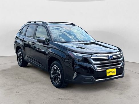 Certified 2025 Subaru Forester Premium AWD/4WD image 3