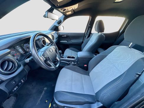 Used 2022 Toyota Tacoma TRD Off-Road image 22