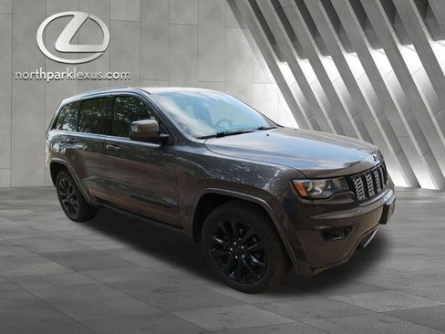 Used 2018 Jeep Grand Cherokee Altitude image 8