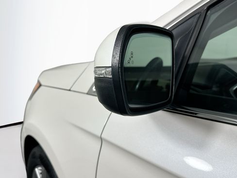 Used 2019 Ford Edge Titanium w/ Equipment Group 301A AWD/4WD image 16