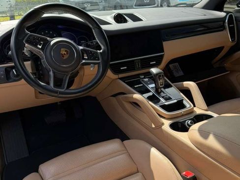 Used 2022 Porsche Cayenne AWD/4WD image 9