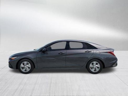 New 2026 Hyundai Elantra SE FWD image 3
