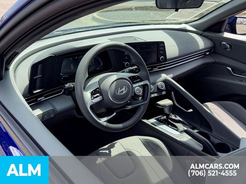Used 2024 Hyundai Elantra SE image 9