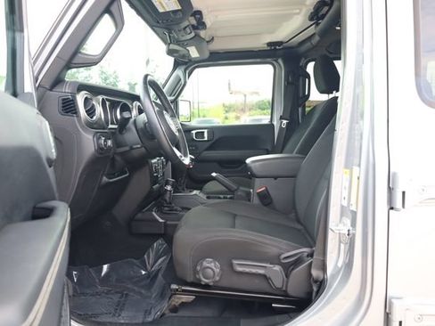 Used 2019 Jeep Wrangler Unlimited Sahara w/ Safety Group AWD/4WD image 11