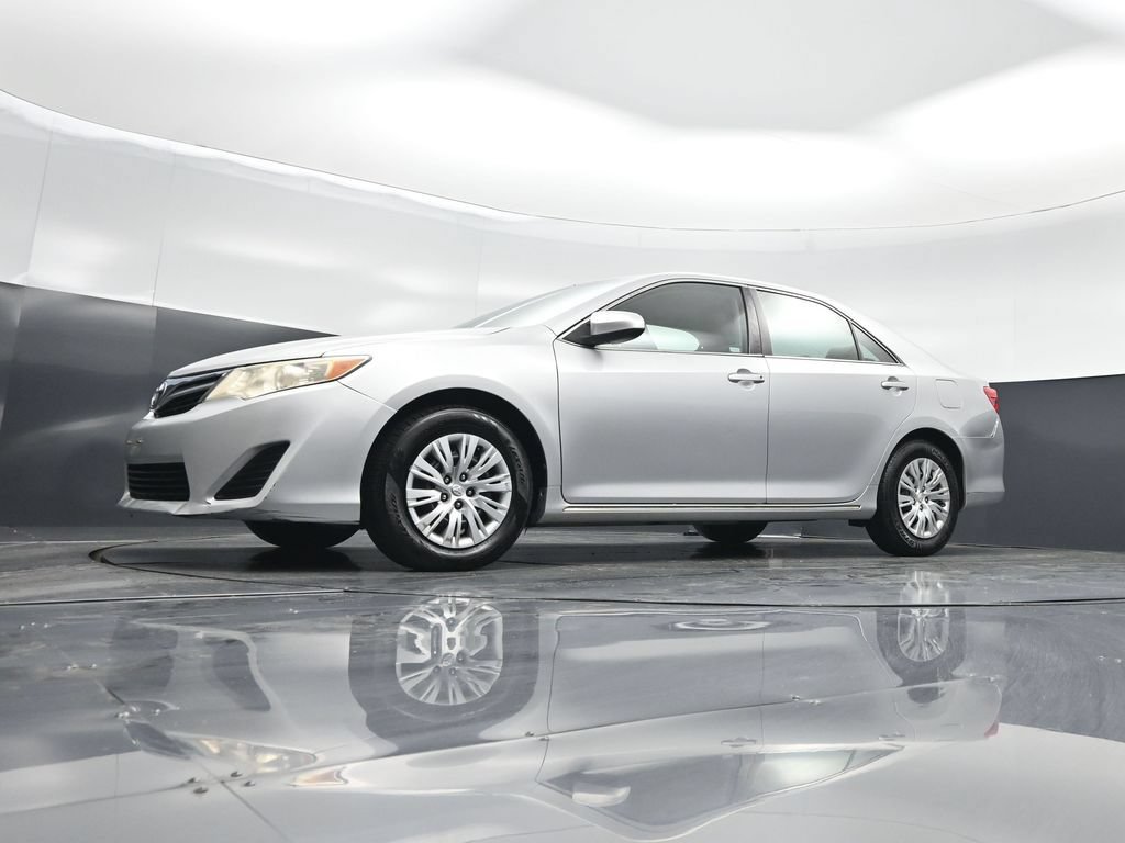 Used 2014 Toyota Camry LE FWD image 38