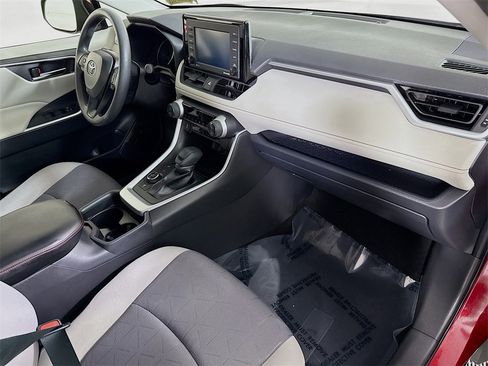 Certified 2021 Toyota RAV4 XLE image 33